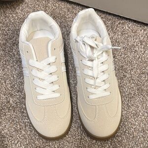 $5 ITEM! Women's Cream Sneakers